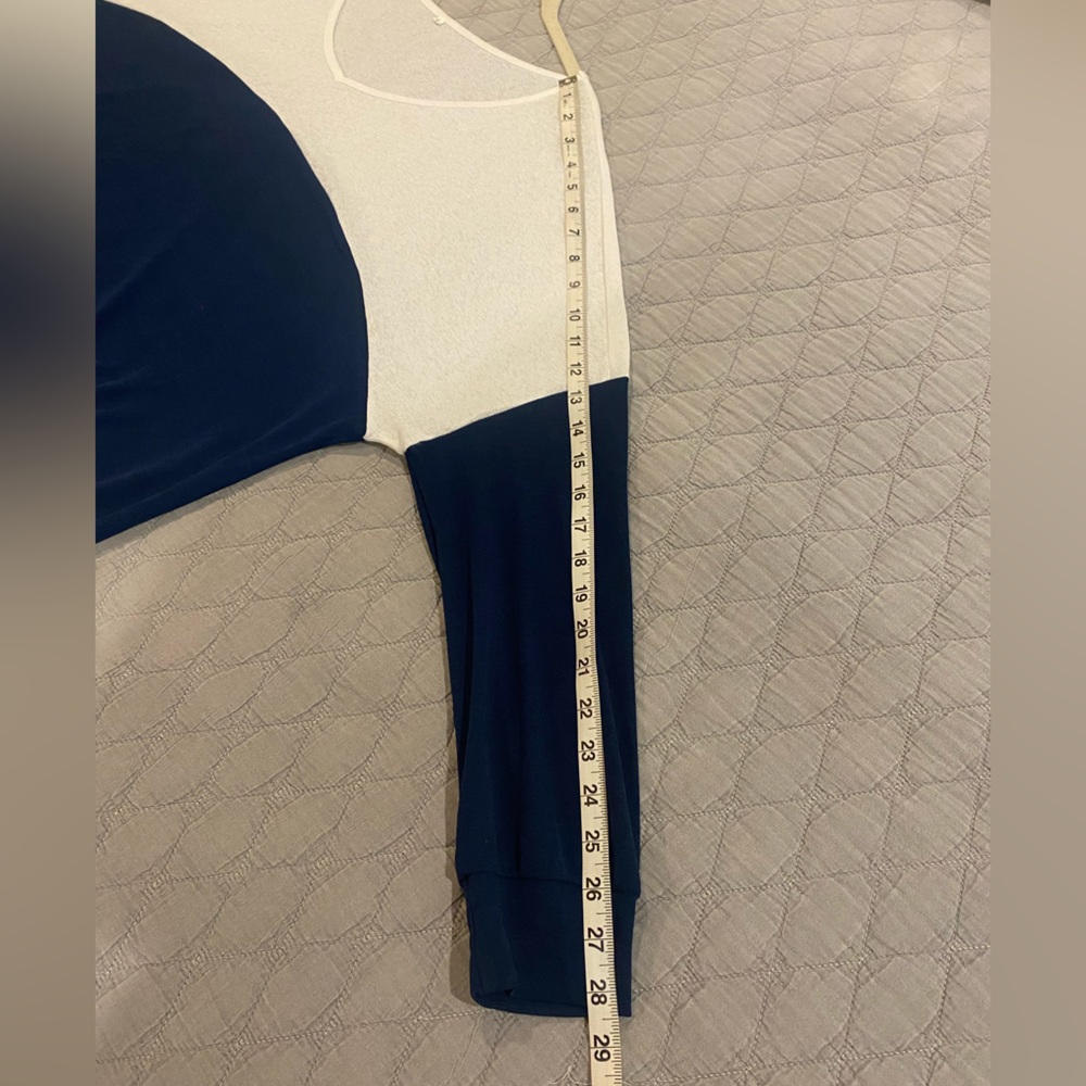 Color block pullover - Picture 3 of 3